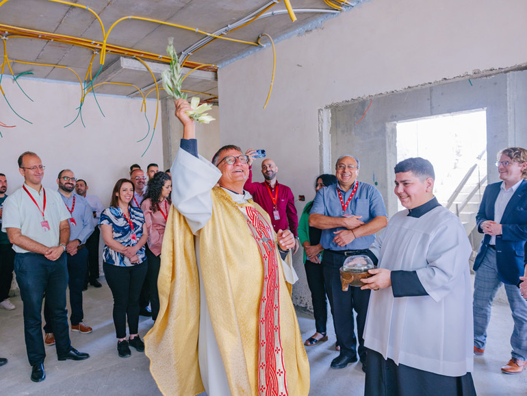 Bénédiction par Mgr Gmür à l’Hôpital de l’Enfance Bethléem, 21 octobre 2025 | © Secours aux Enfants Bethléem