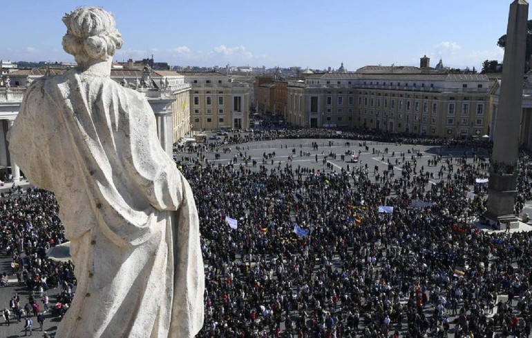 Le pape invite à chercher «la lumière de l’amour de Dieu»