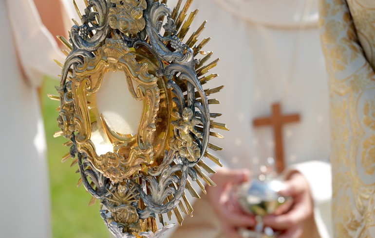Fête-Dieu 2025 : le mystère de l’Eucharistie en fête