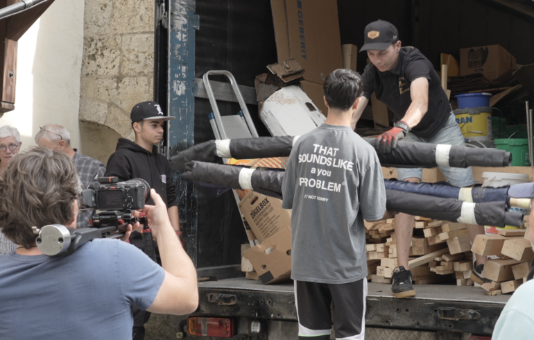 Crèche aux 5 sens : On attend le camion !