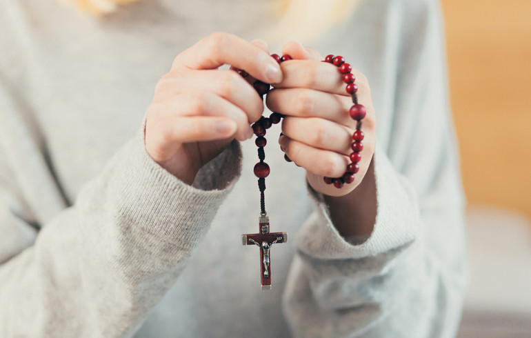 (Re)découvrez le Rosaire, prière simple et puissante